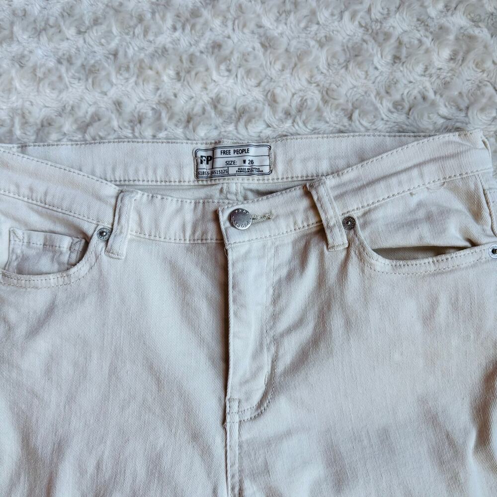 Free People Great Heights Jeans Distressed Fringe Frayed Hem White Ivory Size 26 - Picture 4 of 8